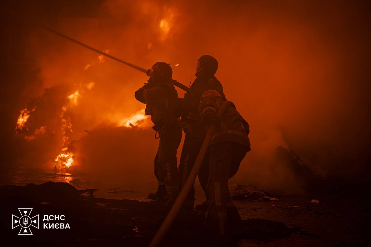 Ліквідовано пожежу в Голосіївському після атаки