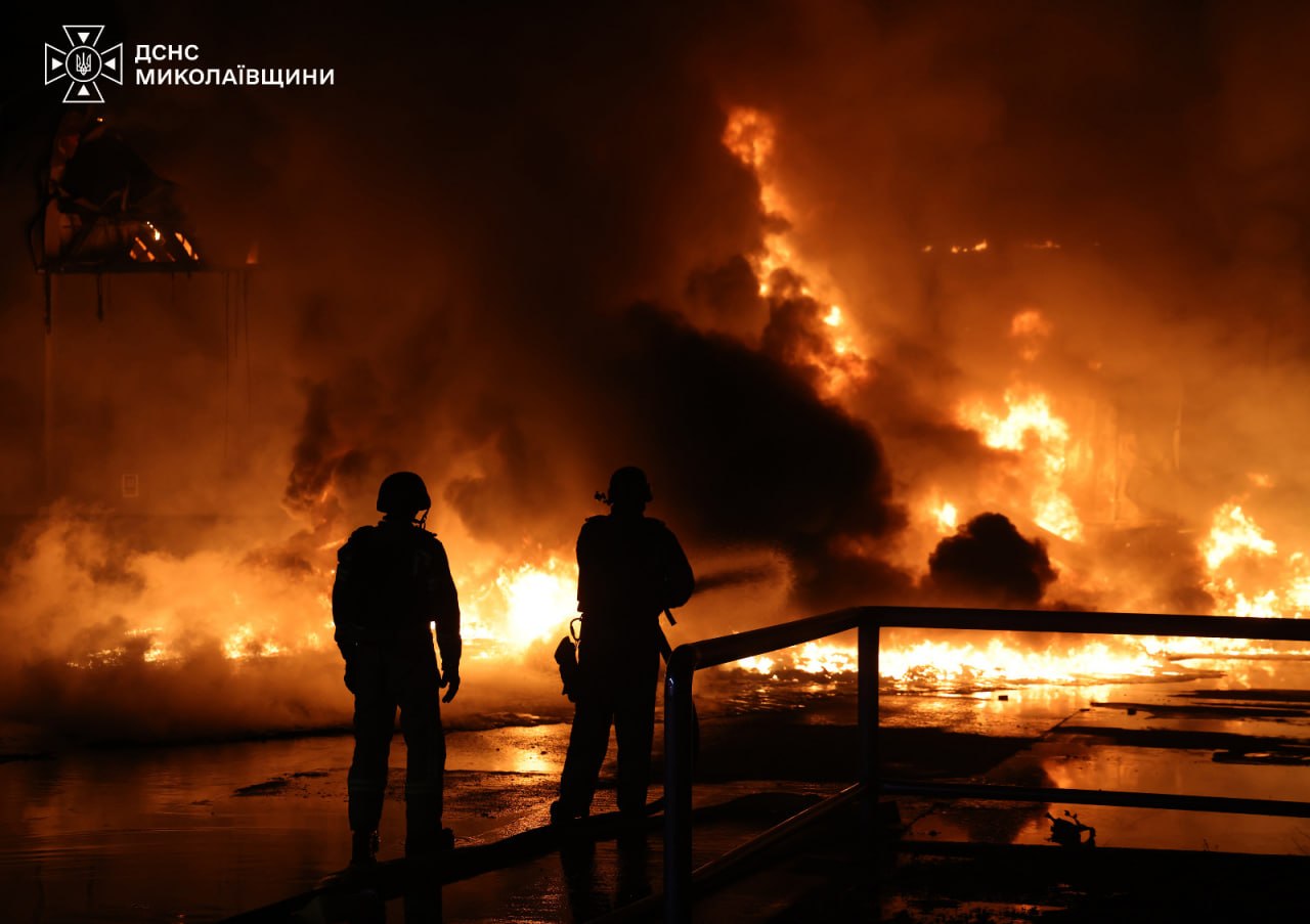 Війська РФ тероризували Миколаївщину: пожежа на складі