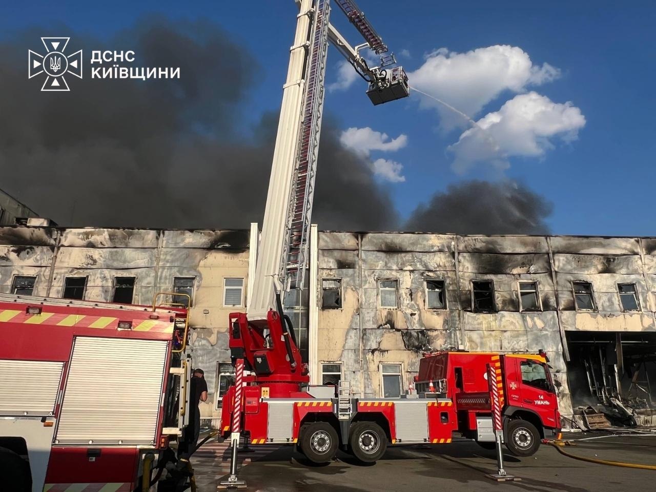 Росіяни атакували розподільчий центр на Київщині