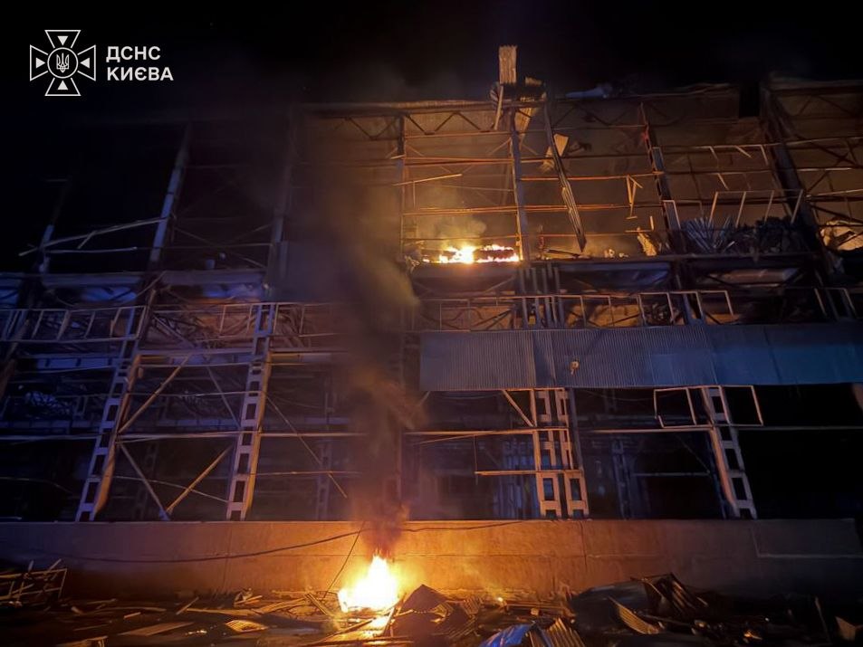 Київ: пожежа в Голосіївському районі