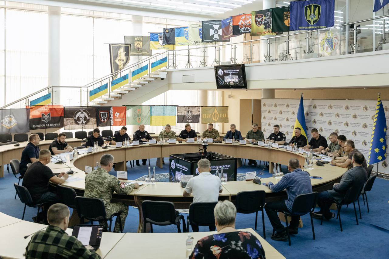 Росіяни вдарили по ТРЦ у Павлограді: двоє загиблих