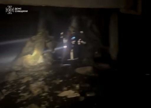 Повторні удари безпілотниками по ТРЦ у Сумах