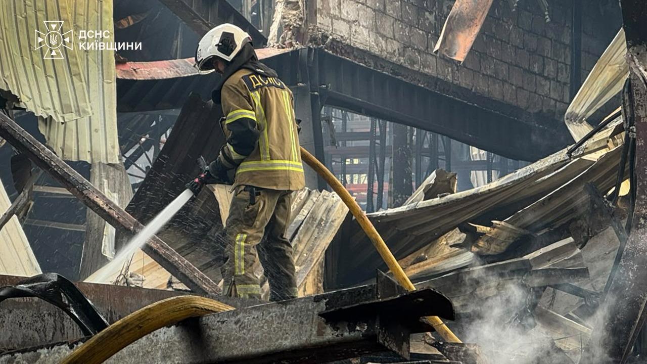 Вогнеборці ліквідували пожежу в складському приміщенні