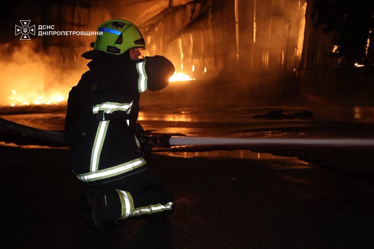 Нічний обстріл: понад 500 рятувальників, 4 загиблих