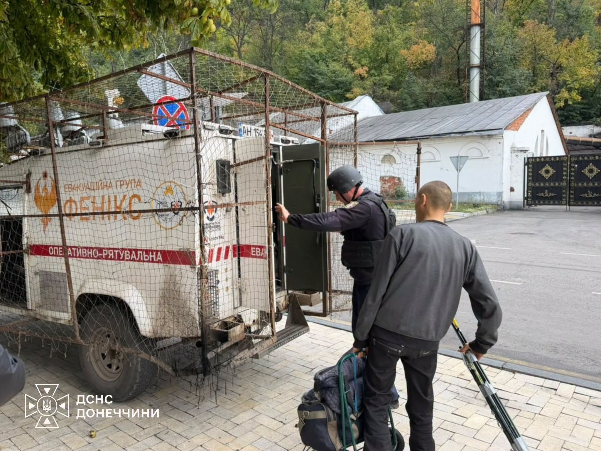 Евакуація на Донеччині: «Фенікс» допоміг 9 мешканцям