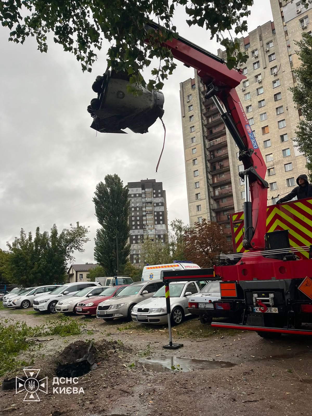 Сапери ДСНС вилучили залишки ракети «Іскандер-М» у Києві