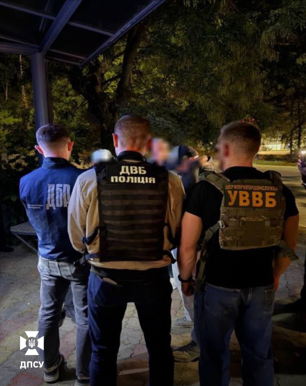 8500 доларів: в Ужгороді затримали переправників