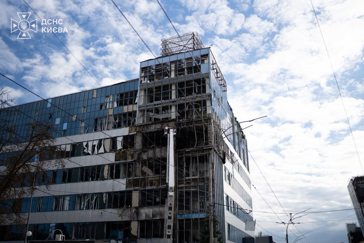 Чотирьох загиблих через удар дроном по офісу в Києві