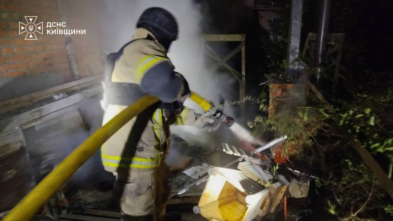 Двоє людей постраждали на Київщині від атак
