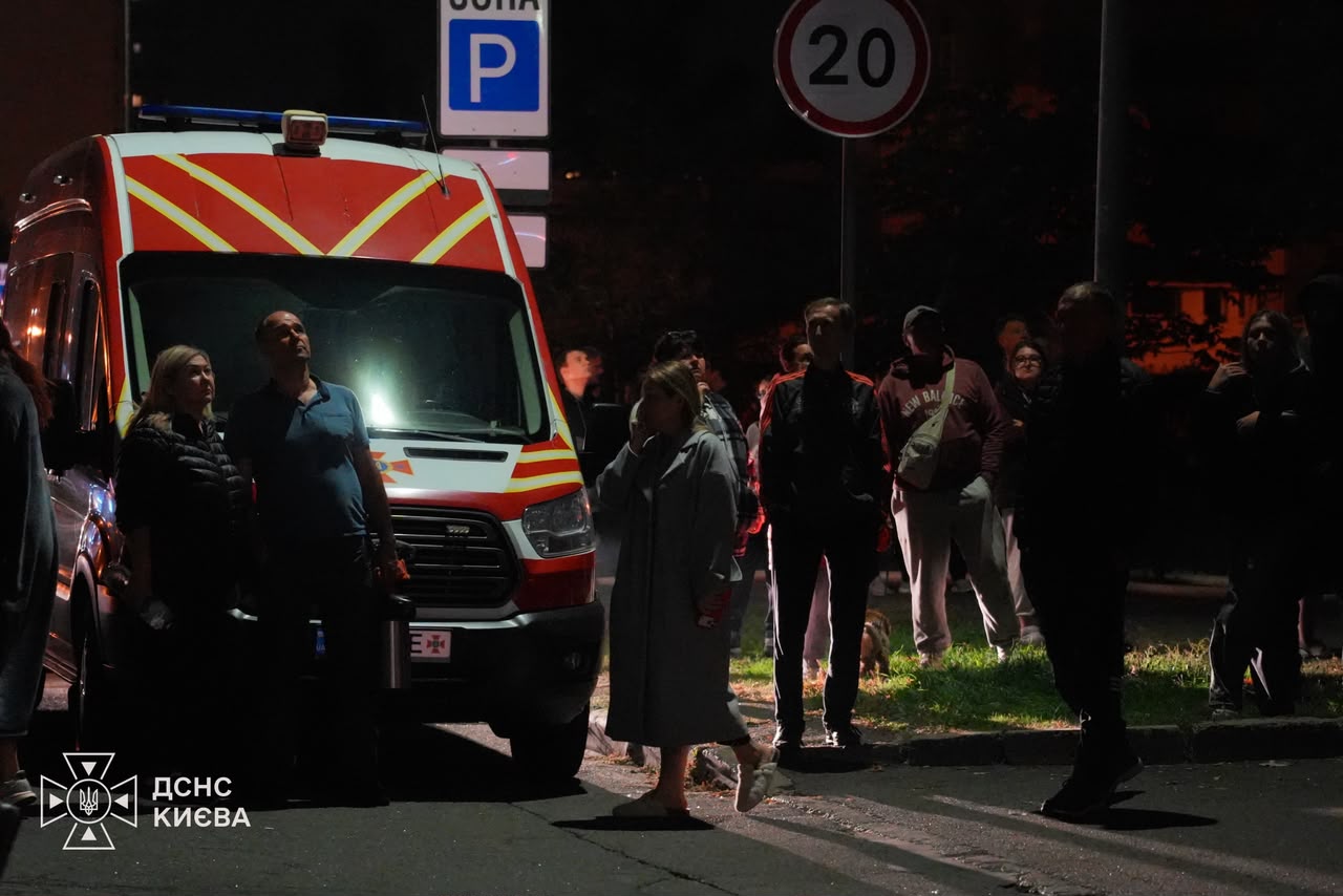 Київ: постраждали 4, врятовано 22 через БПЛА