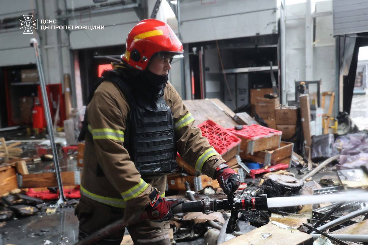 Рятувальники ліквідували наслідки обстрілів Дніпропетровщини