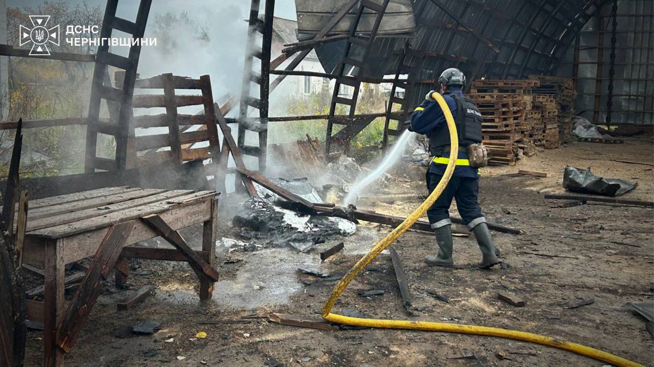 Постраждала жінка на Чернігівщині через ворожі атаки